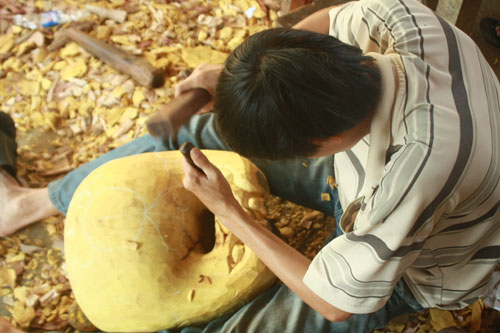 Những thế hệ người Kim Bồng vẫn còn tiếp nối nghề truyền thống của làng